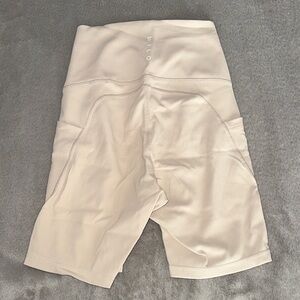 Villo Women's Cream Bike Shorts